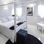 德拉法萨纳拉酒店 *